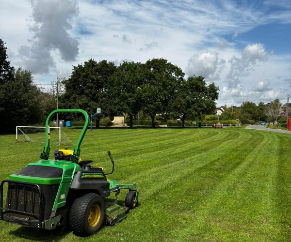 Grass Cutting John Deere 997R